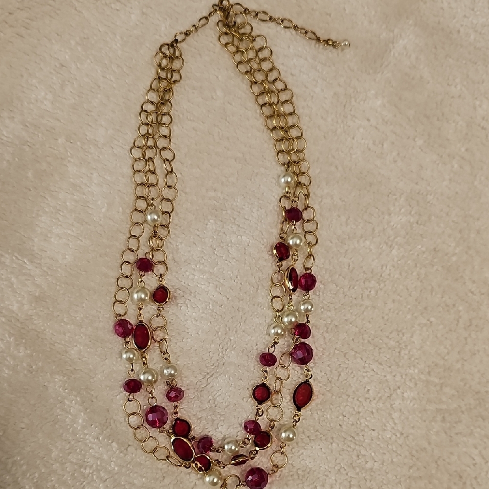 Elegant Gold and Red Necklace
